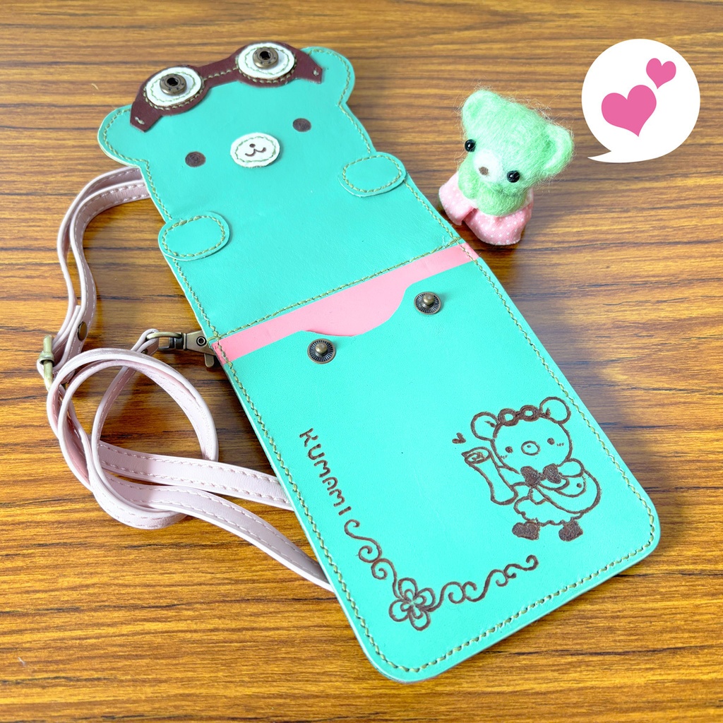 探検家くまみちゃんのスマホショルダー【コラボ作品】