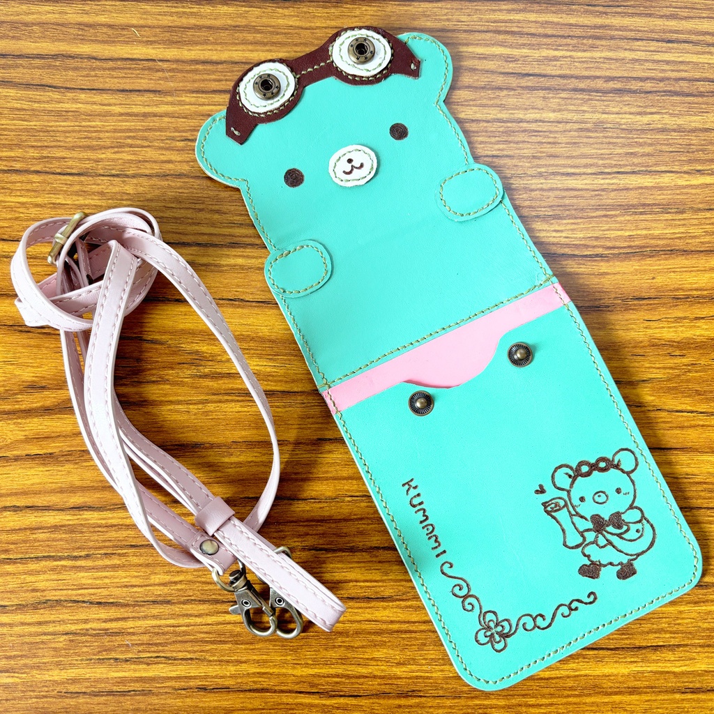 探検家くまみちゃんのスマホショルダー【コラボ作品】