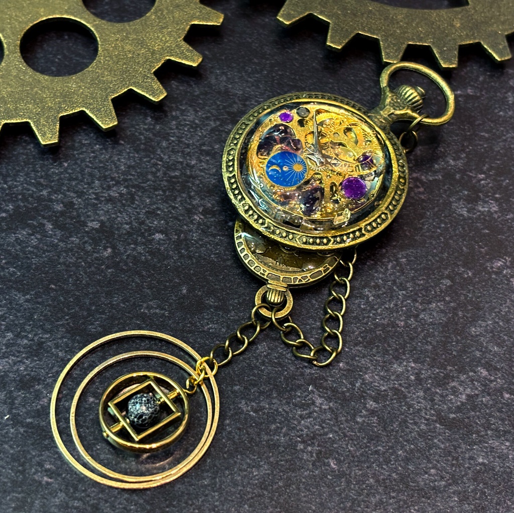 蒸気婦人の帯留め【スチームパンク風】時計部品と鉱石のアクセサリー