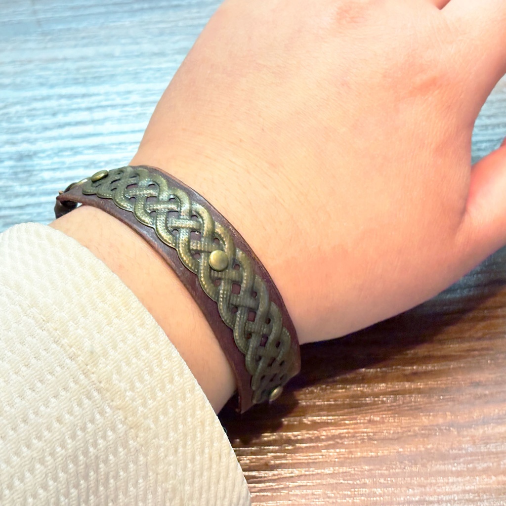 革のブレスレット【スチームパンク風】錠前のマンテル