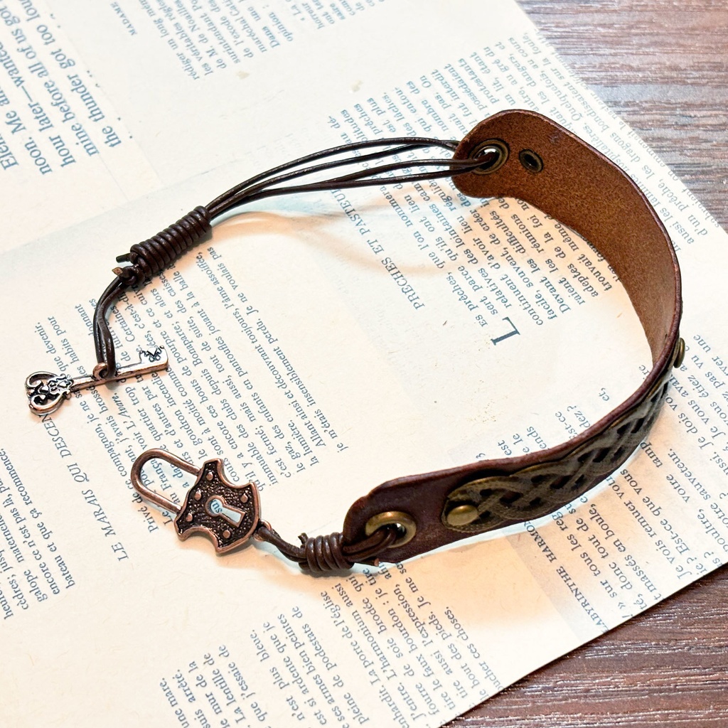 革のブレスレット【スチームパンク風】錠前のマンテル