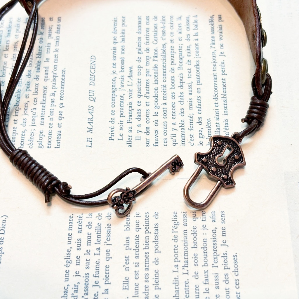 革のブレスレット【スチームパンク風】錠前のマンテル