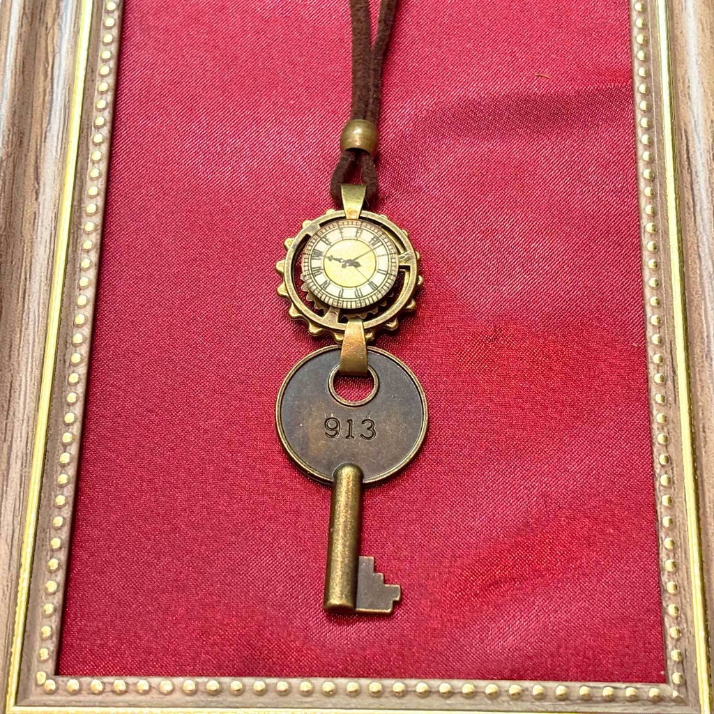 鍵のロングペンダント