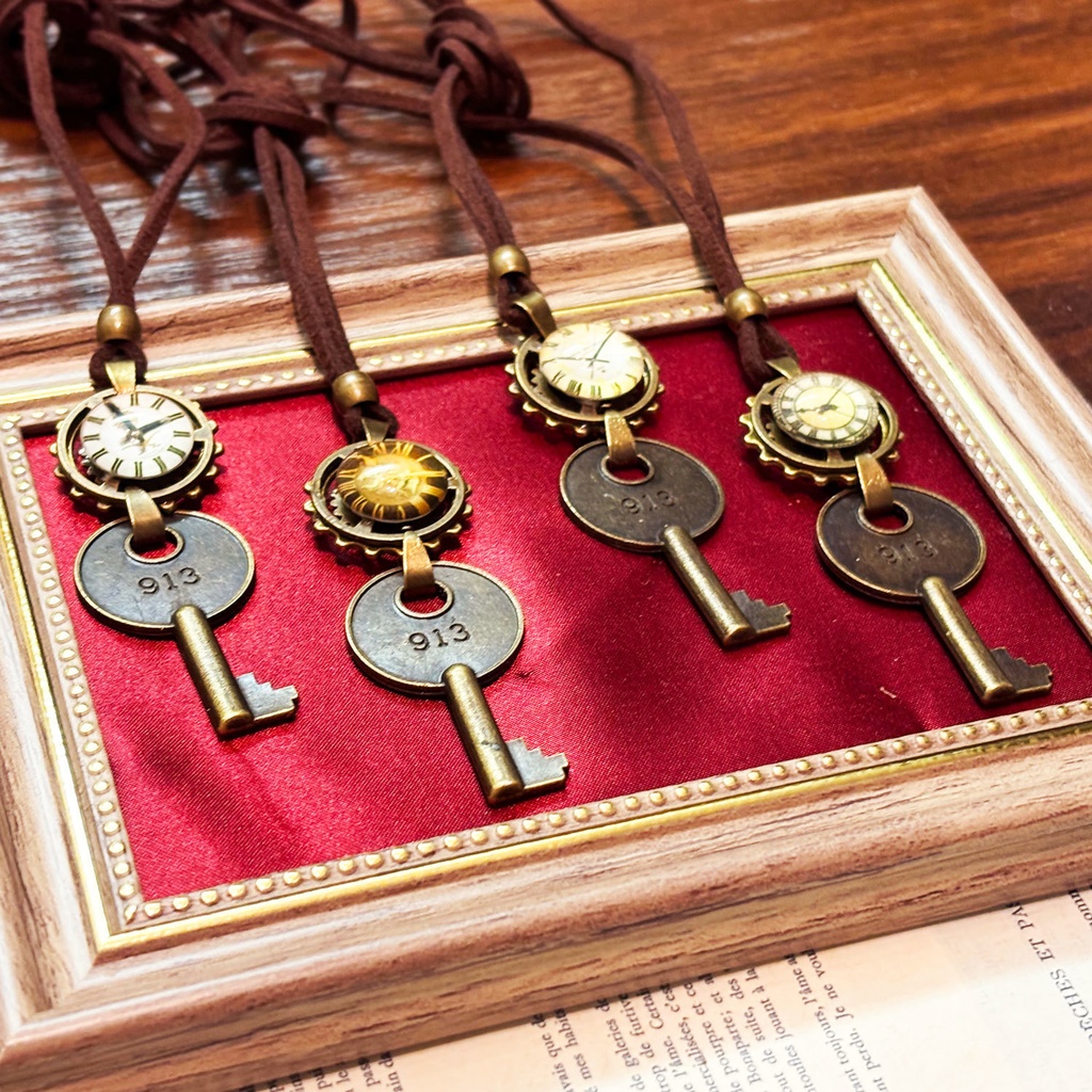 鍵のロングペンダント