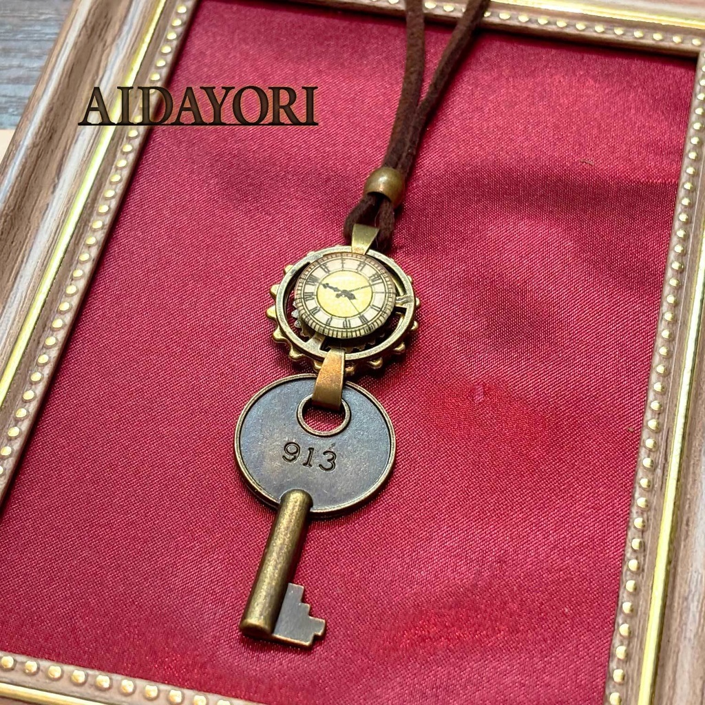 鍵のロングペンダント