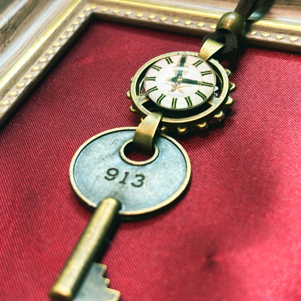 鍵のロングペンダント