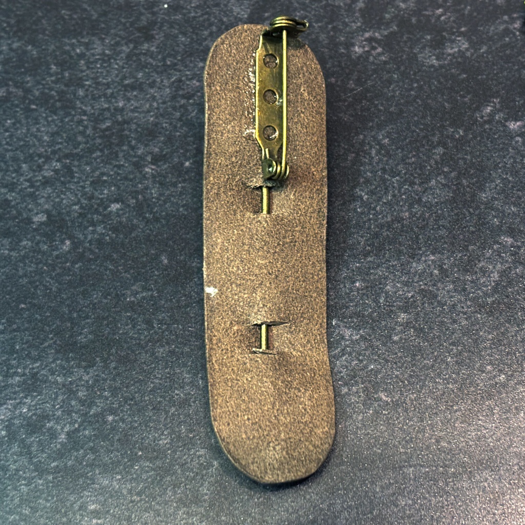 飴色鉱石のプローチ