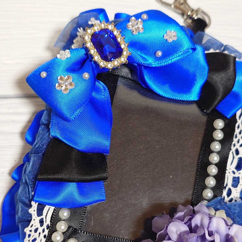 【現品限り】青×黒 お花のデコ硬質ケース B8サイズ