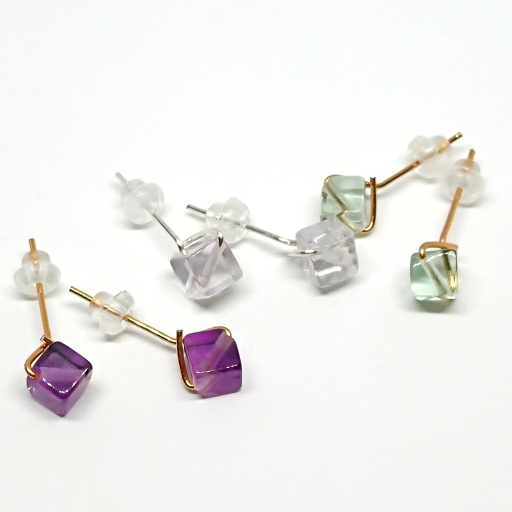 フローライト 一粒ピアス