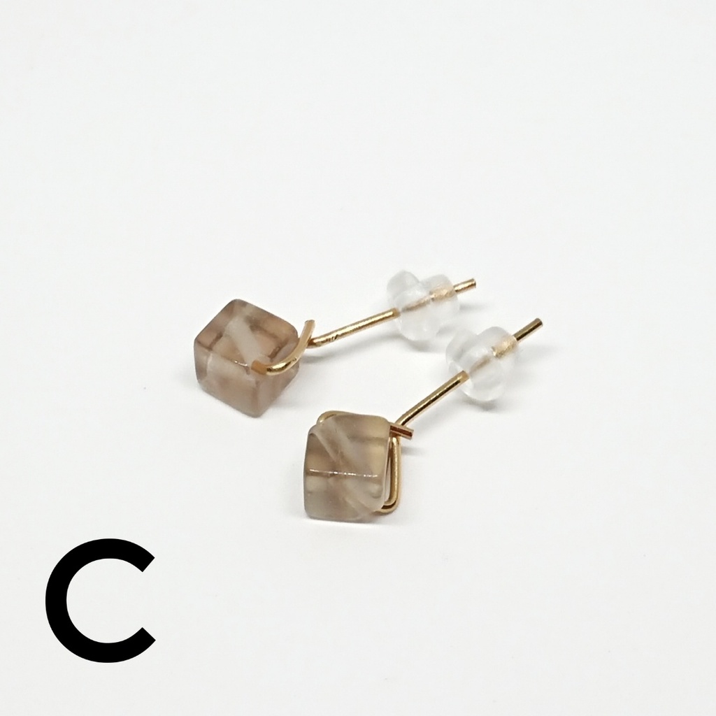 フローライト 一粒ピアス