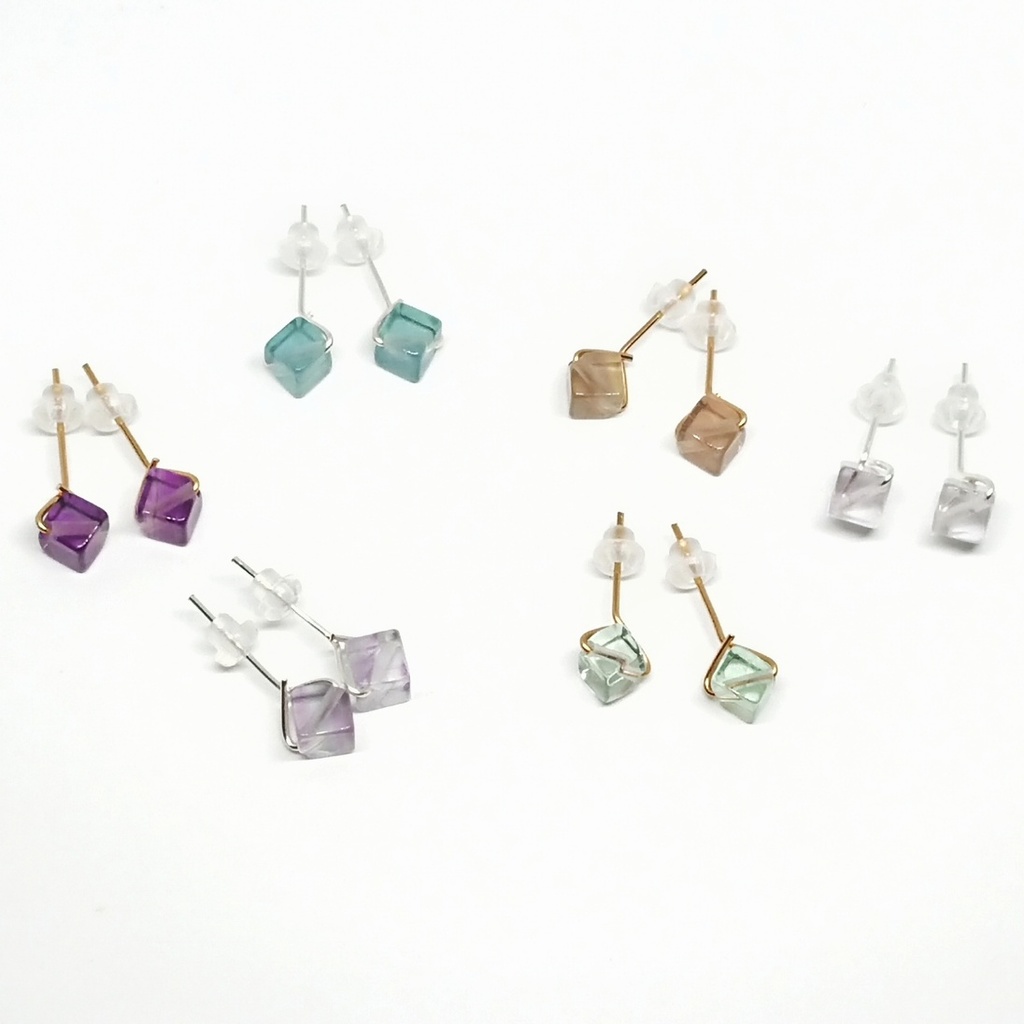 フローライト 一粒ピアス