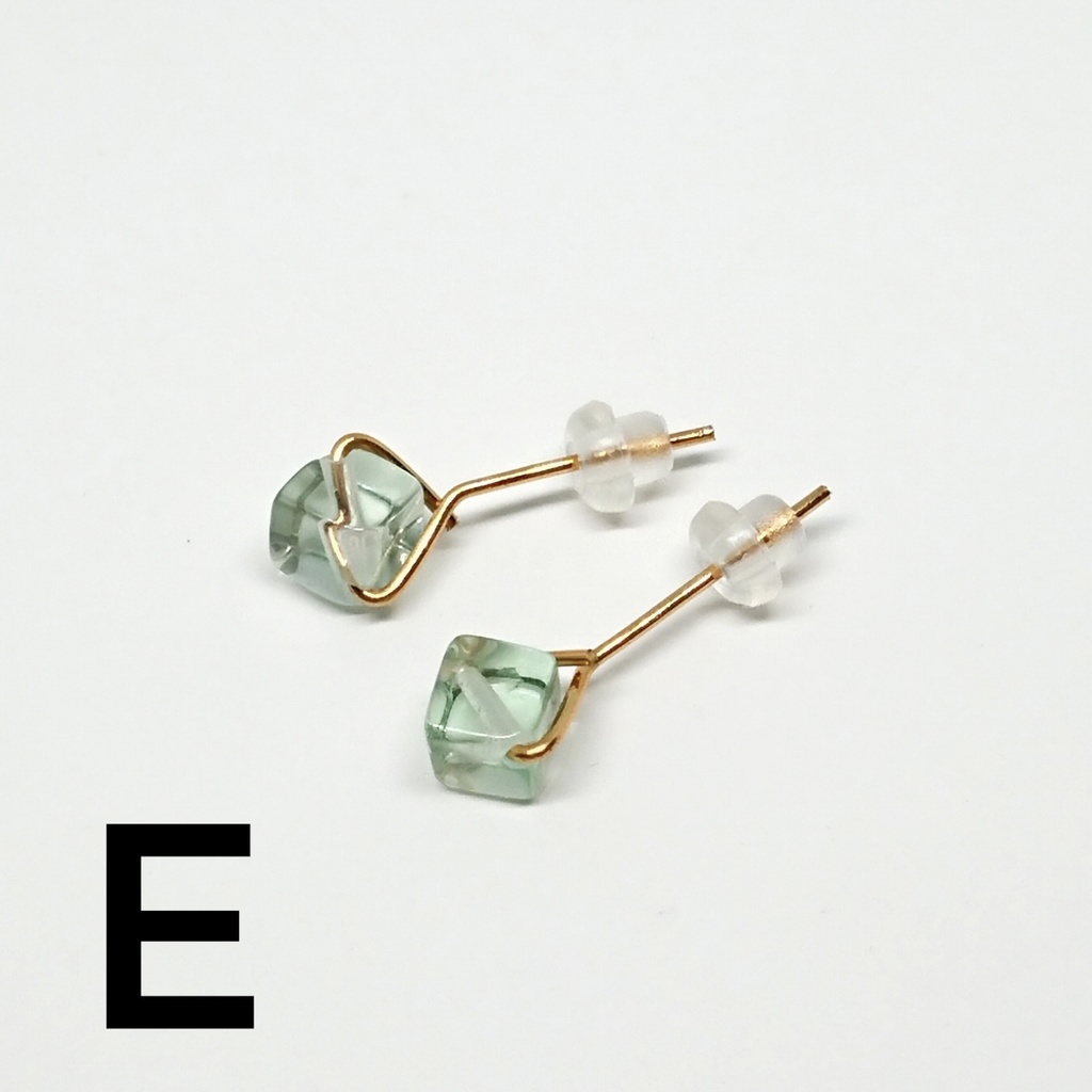 フローライト 一粒ピアス