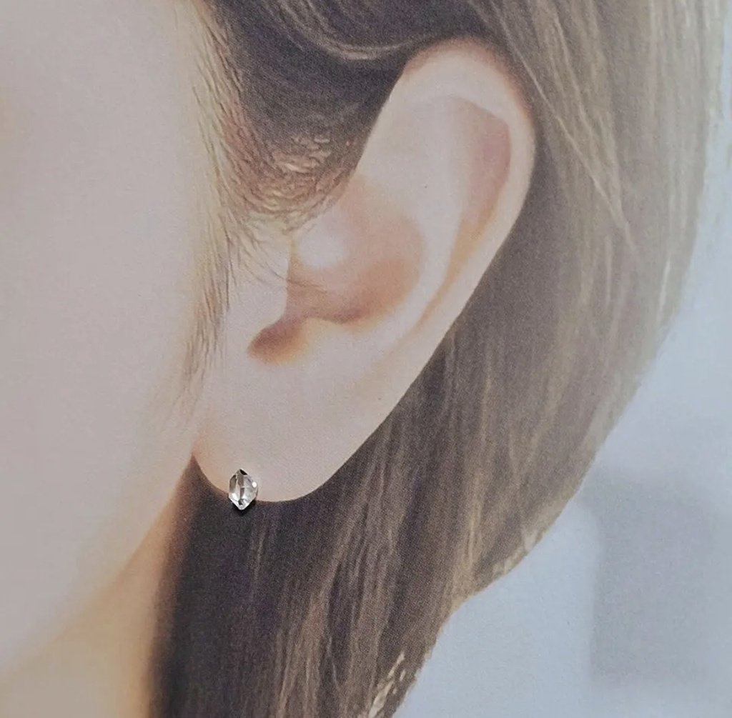 一粒ピアス ハーキマーダイヤモンド 氷の瞬き