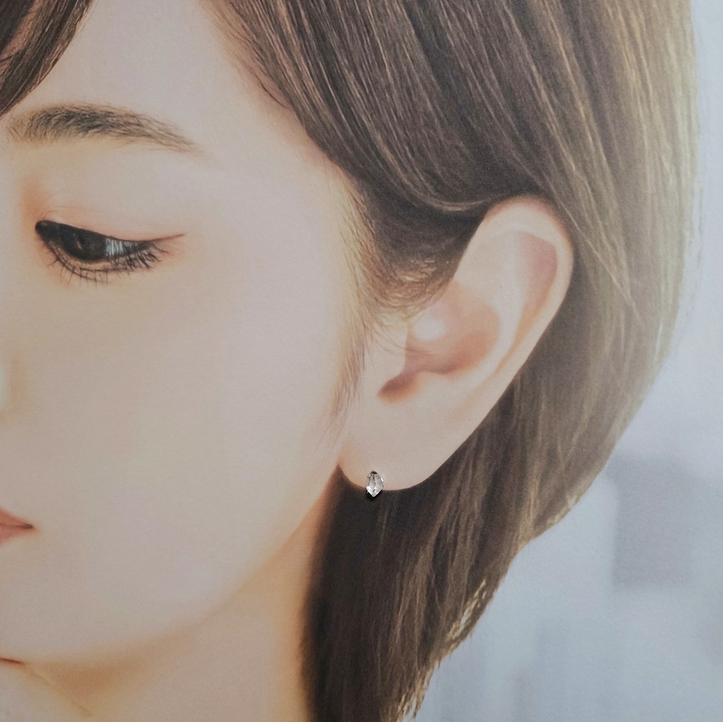 一粒ピアス ハーキマーダイヤモンド 氷の瞬き