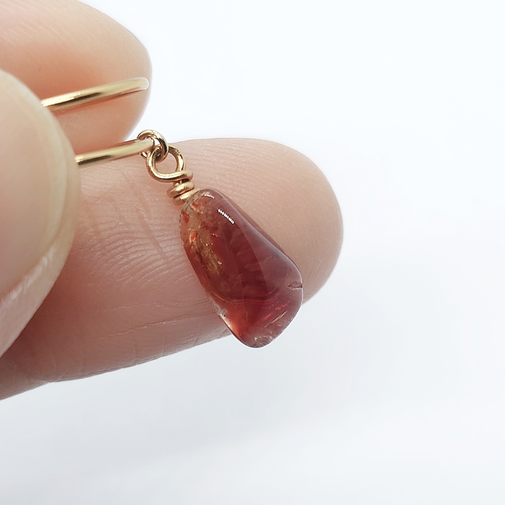 イヤーカフ レッドアンデシン 真紅の一粒