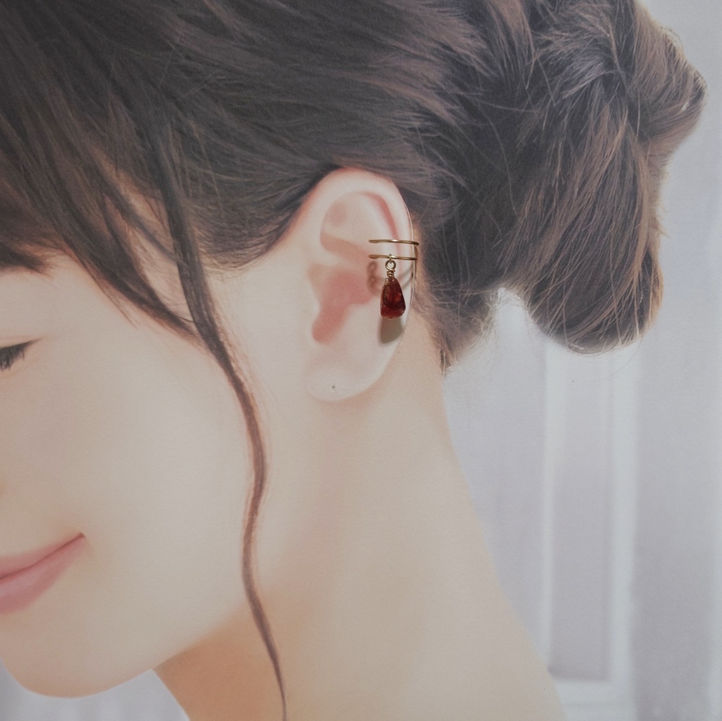 イヤーカフ レッドアンデシン 真紅の一粒