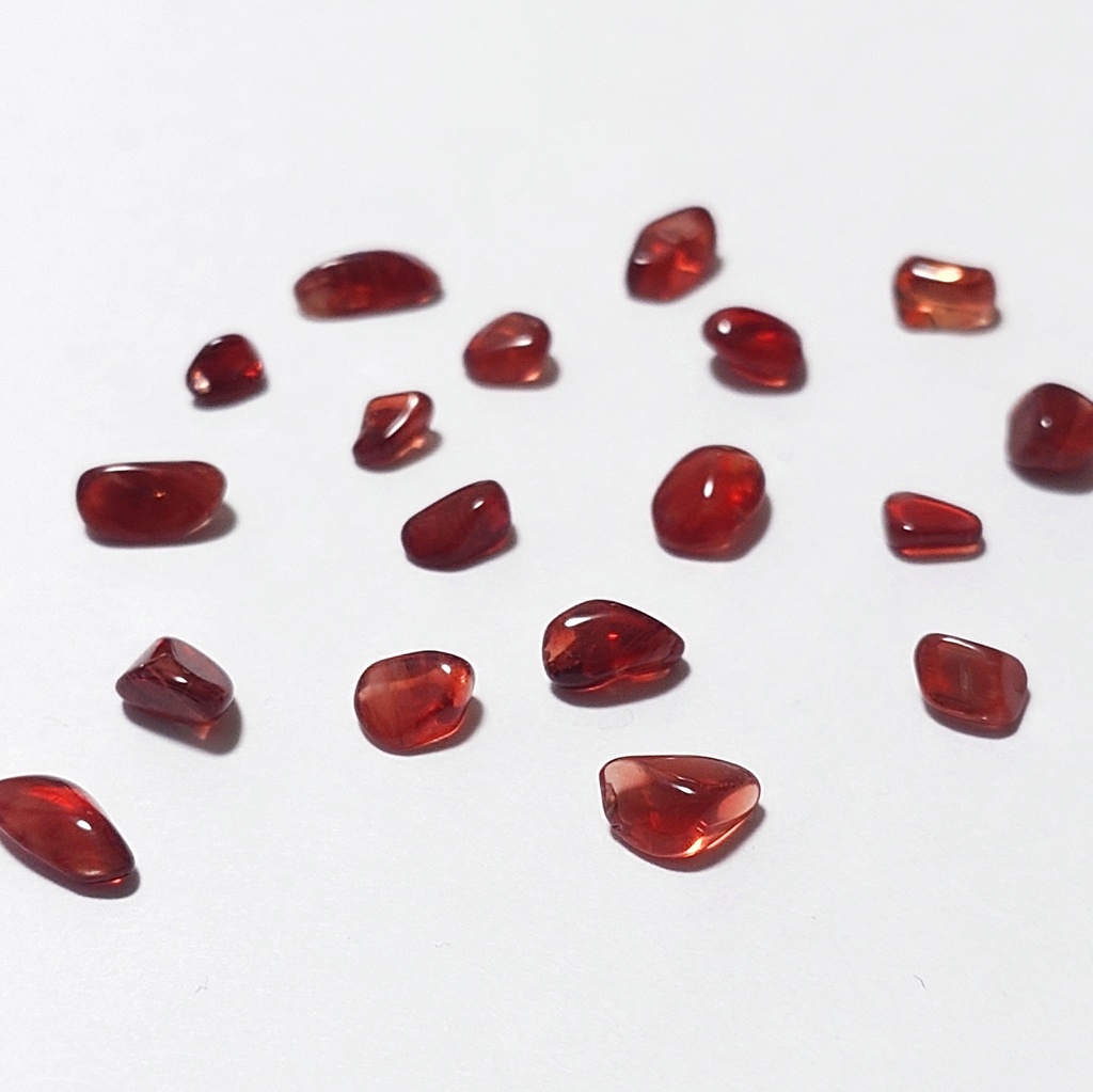 一粒ピアス レッドアンデシン 真紅の欠片