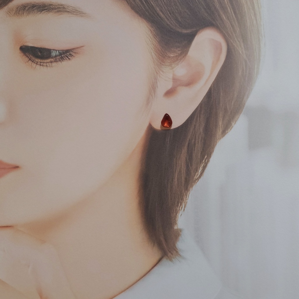 一粒ピアス レッドアンデシン 真紅の欠片