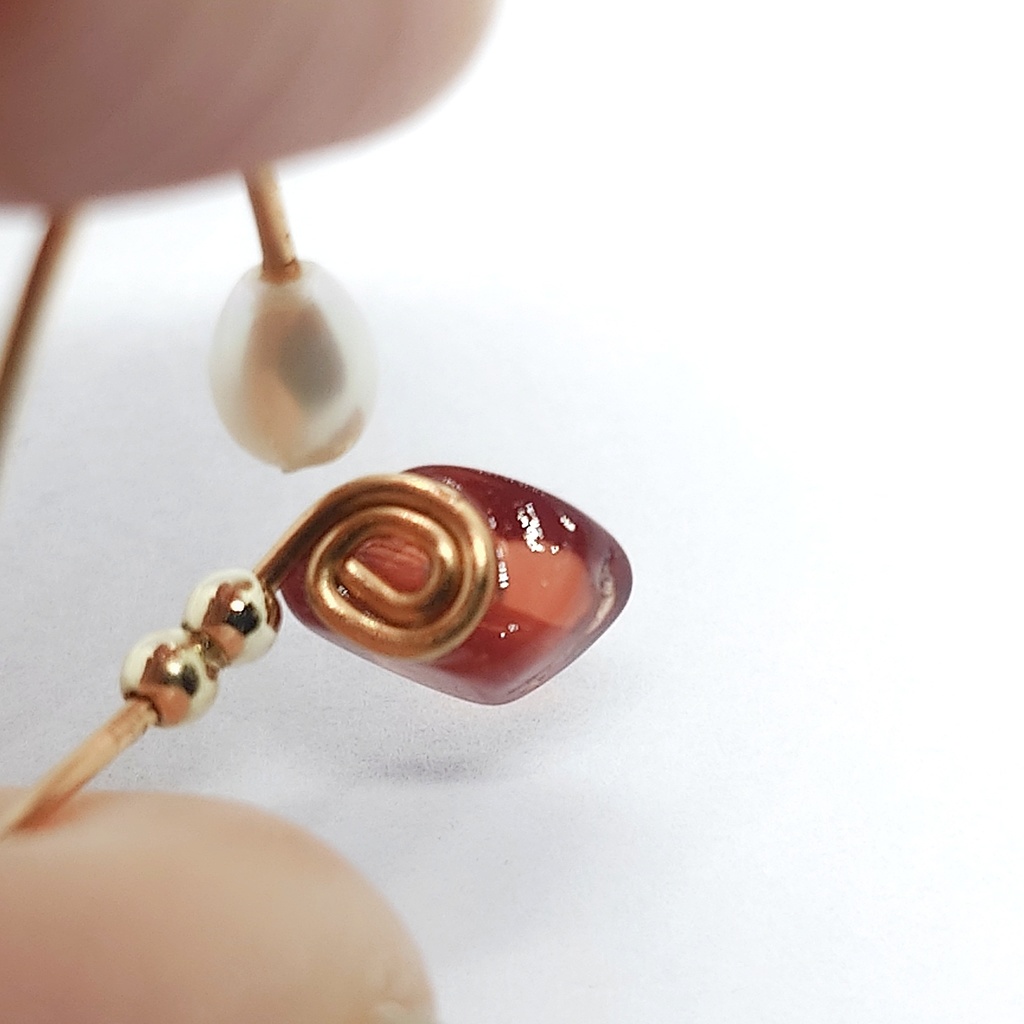 リング レッドアンデシン×淡水パール 真紅と純白