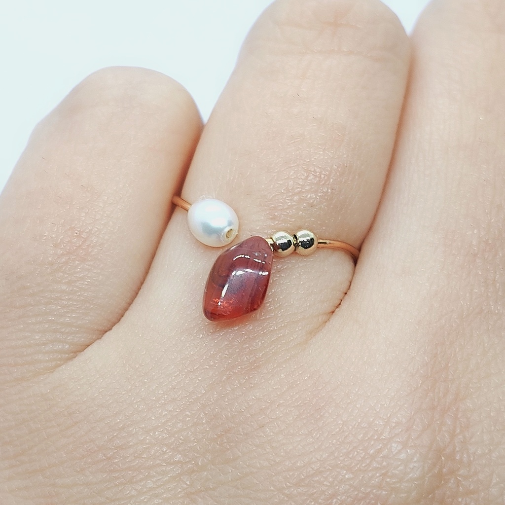 リング レッドアンデシン×淡水パール 真紅と純白