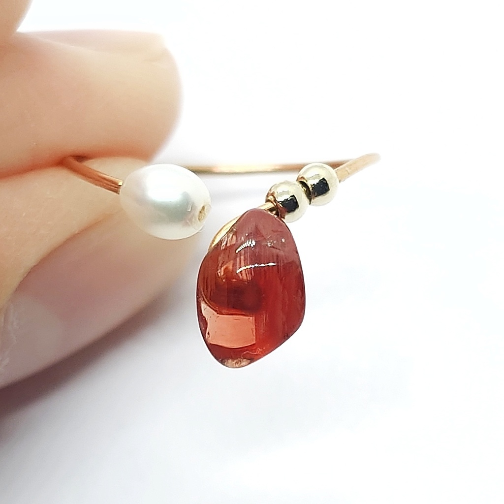 リング レッドアンデシン×淡水パール 真紅と純白