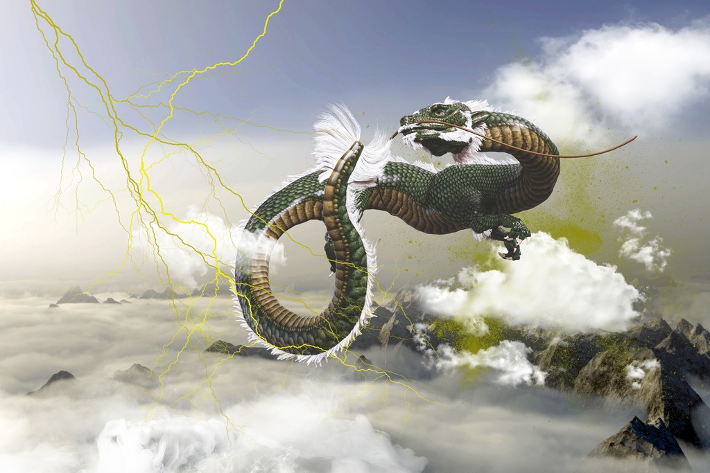 日本古来の伝説の龍が霞んだ空を飛んでいる