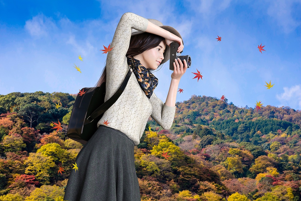 紅葉した森林を眺め、楽しそうにカメラ撮影する若い女性旅行者