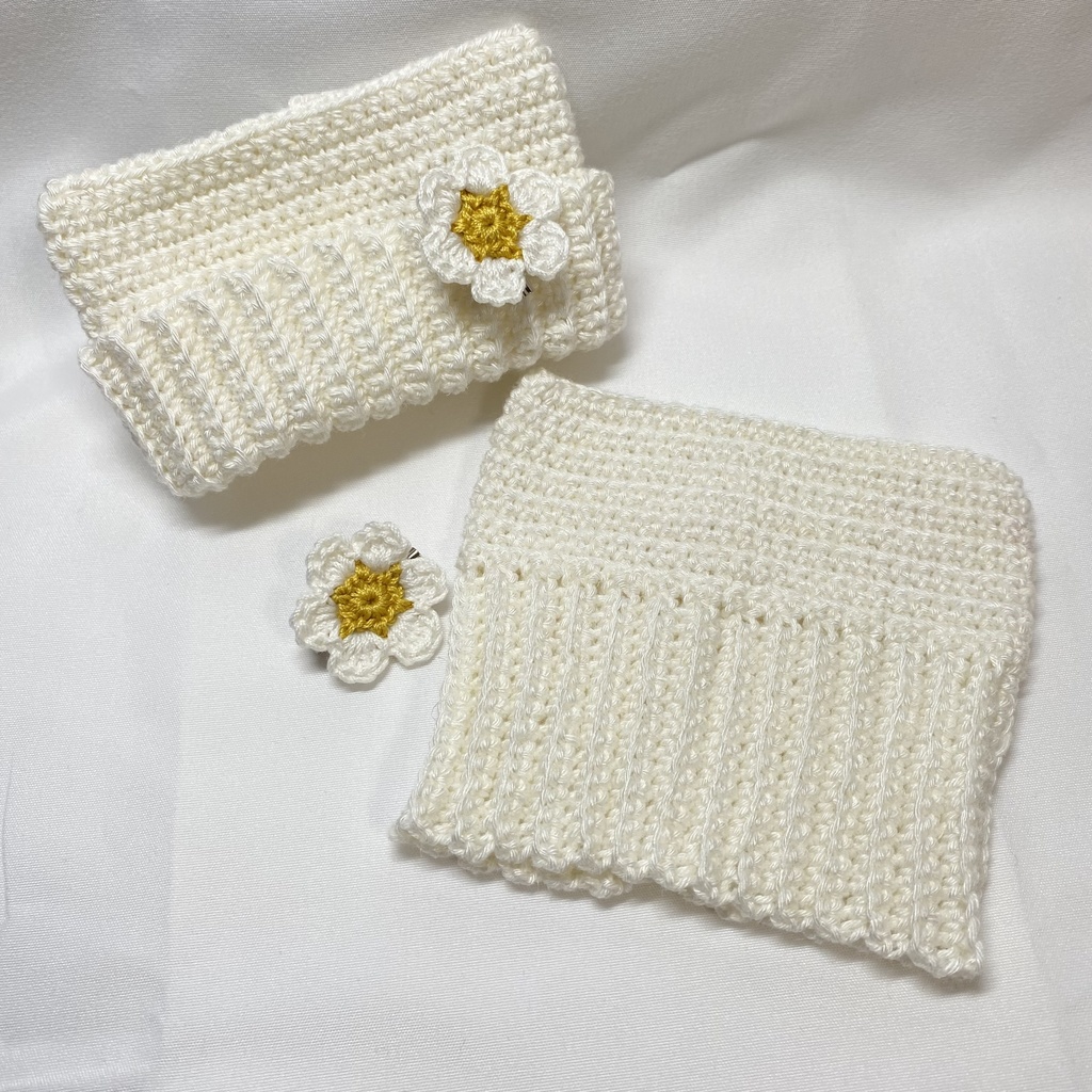 お花のブローチ付きスクエアニット帽