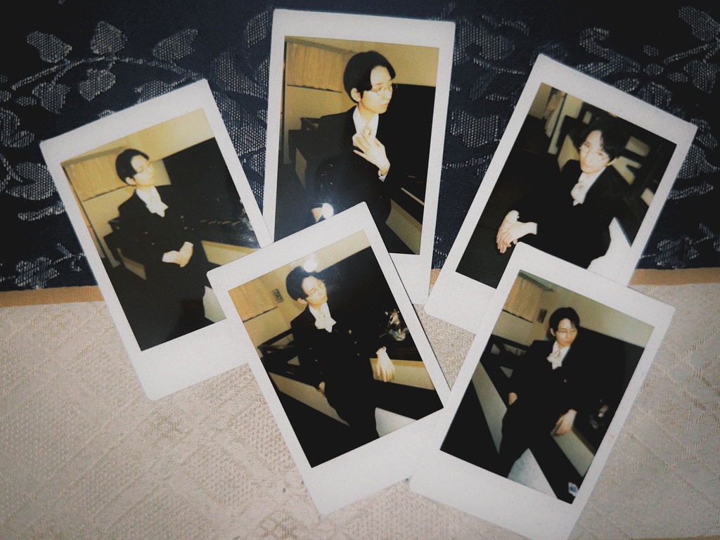 書斎で見つけた執事の写し絵(チェキ)