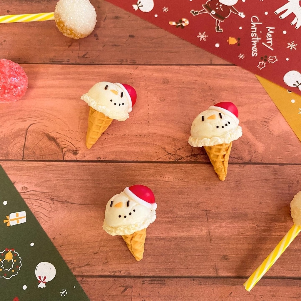 雪だるまのアイスクリームキーホルダー