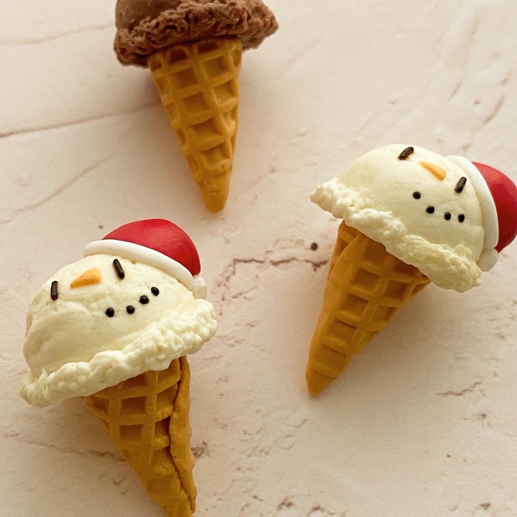 雪だるまのアイスクリームキーホルダー