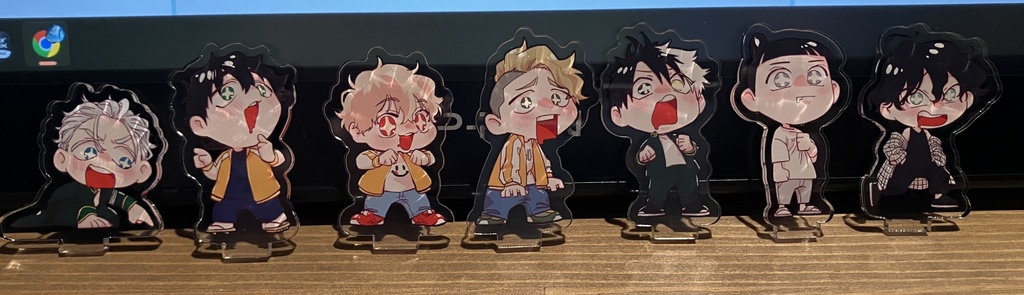 食べ物横にいるチビアクスタ