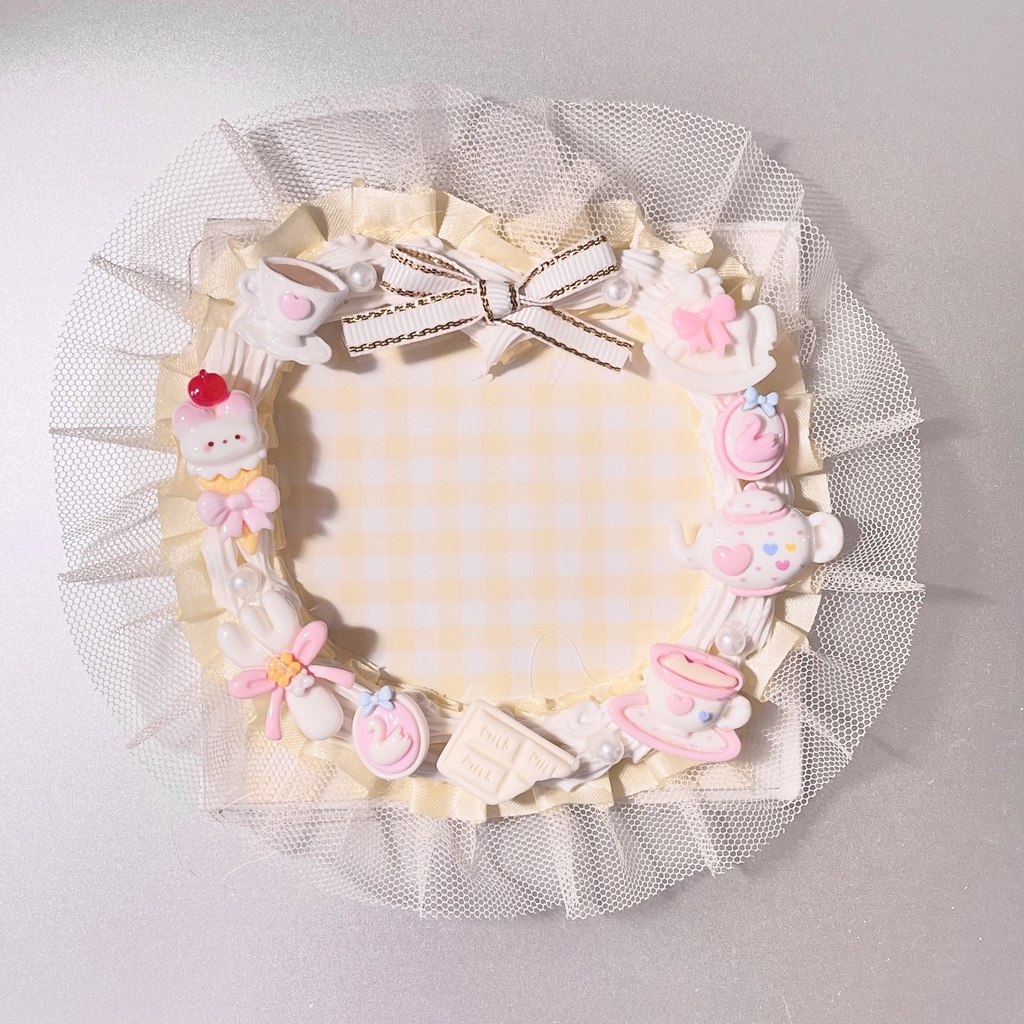 スクエアサイズ硬質カードケースデコ🤍whip cream