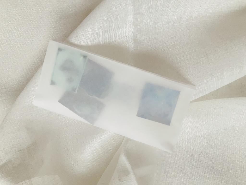 透けて潤むシール