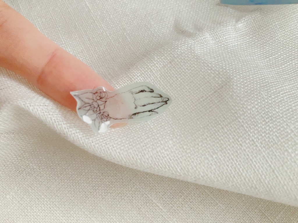 透けて潤むシール