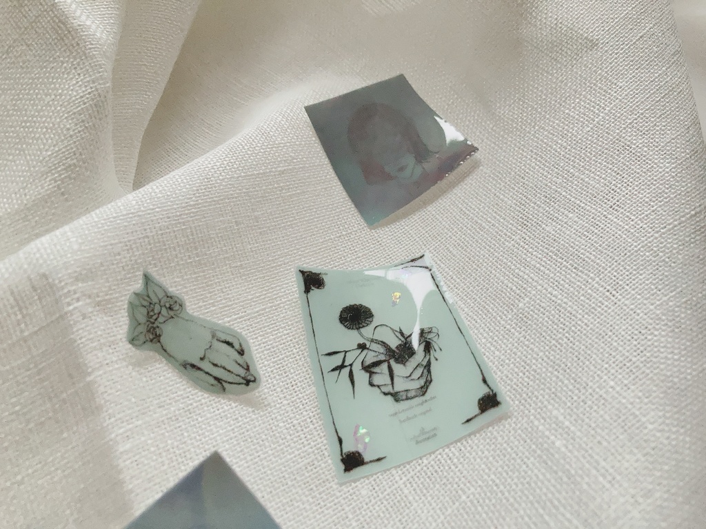 透けて潤むシール