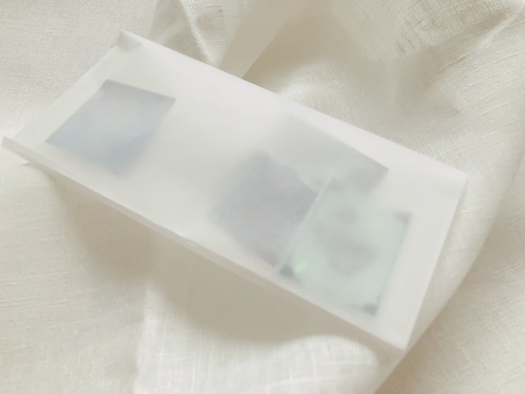 透けて潤むシール