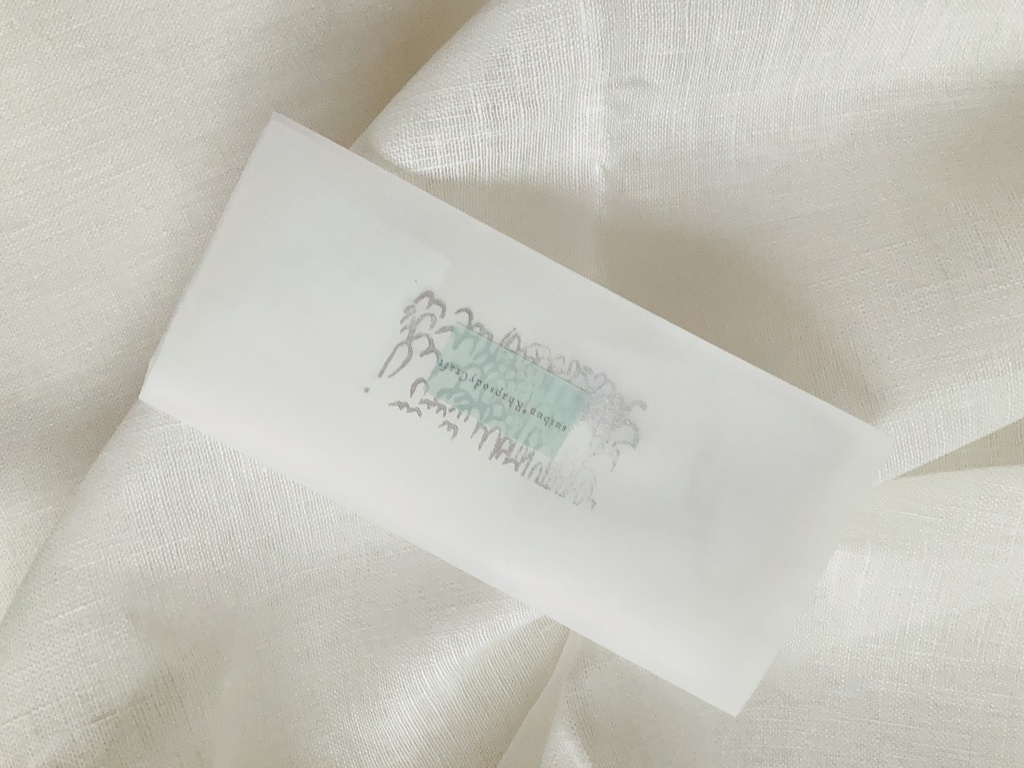 透けて潤むシール