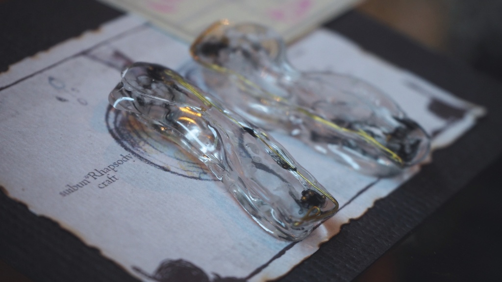 滴る黒(ピアス)