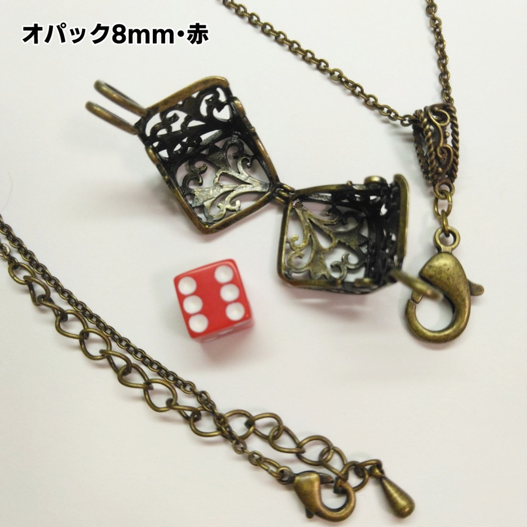 ダイスが入るペンダント(キューブ・金古美)