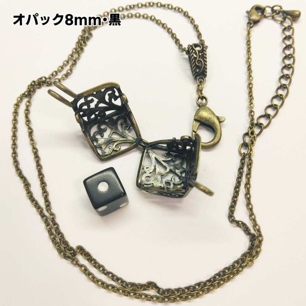 ダイスが入るペンダント(キューブ・金古美)