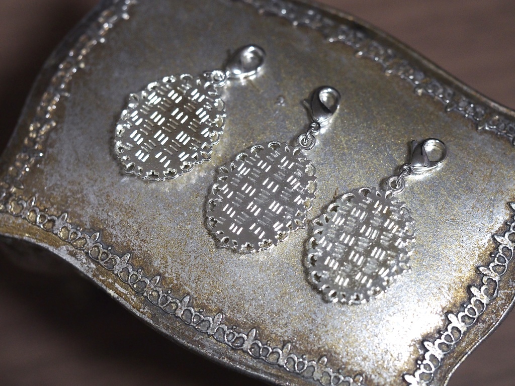 螺鈿細工風チャーム