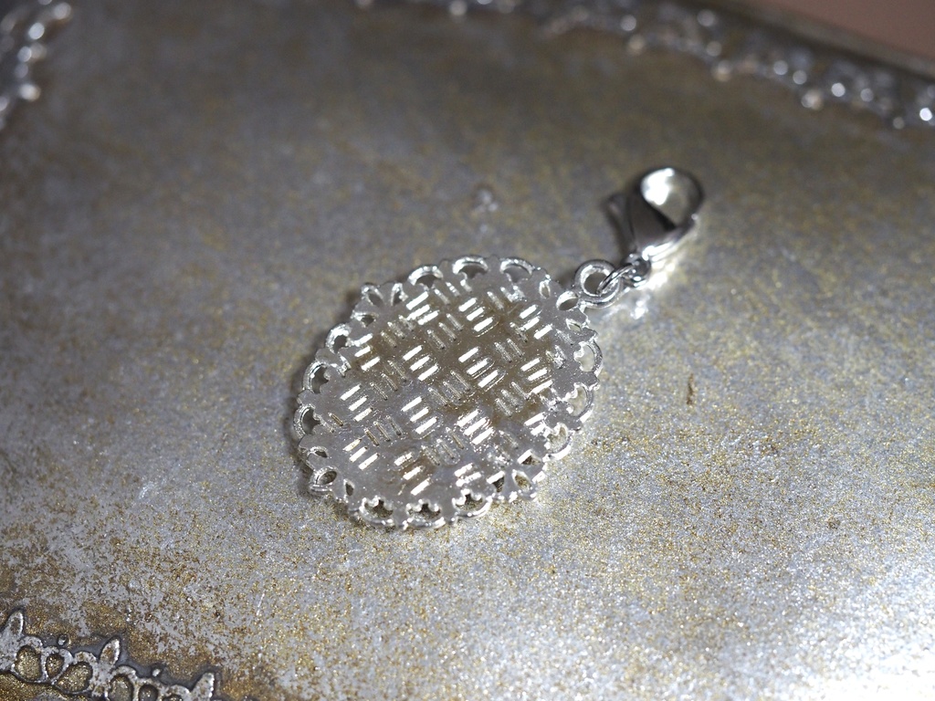 螺鈿細工風チャーム