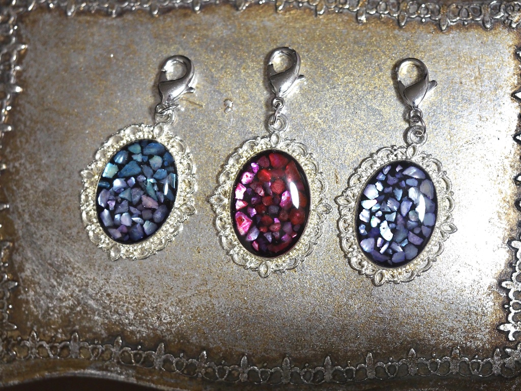 螺鈿細工風チャーム