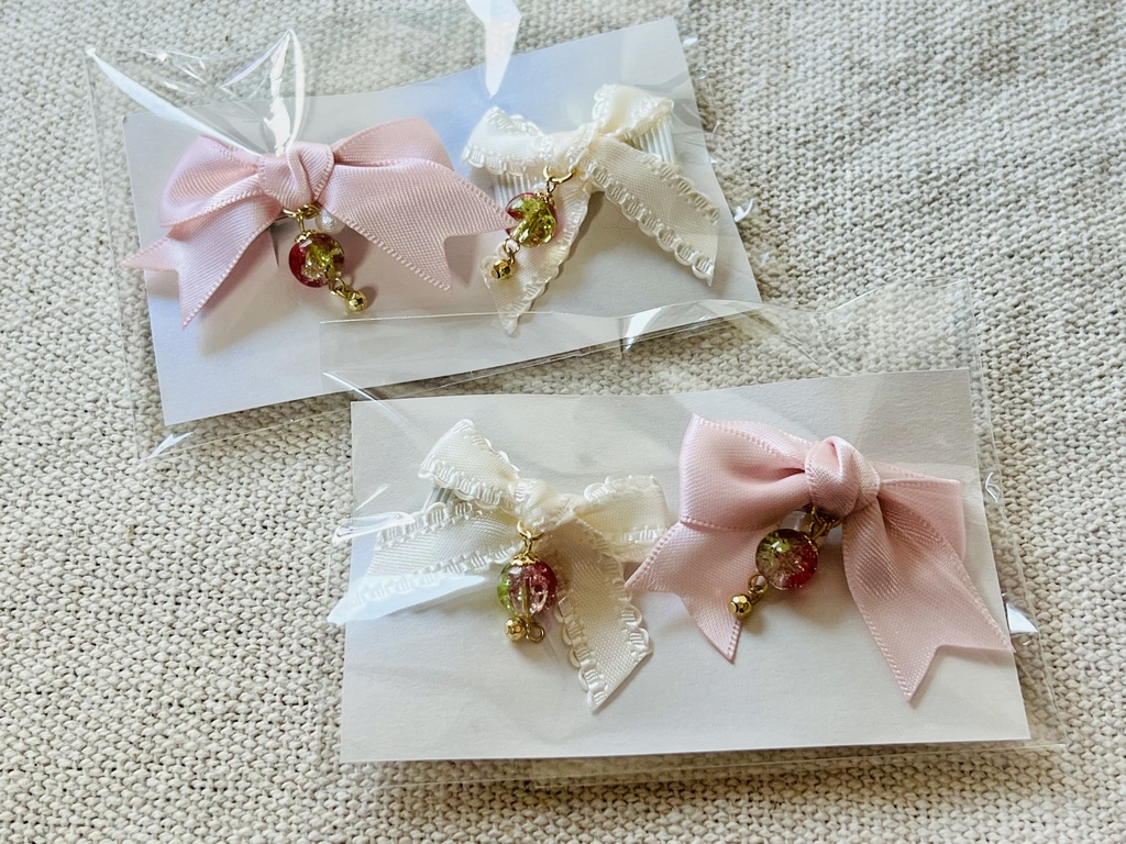 イチゴ風バイカラービーズのリボンヘアクリップ (2種1セット)