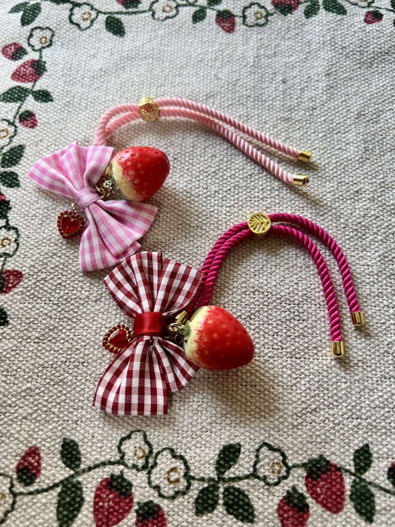 【在庫限り】まるごとor食べかけイチゴのコードショルダー