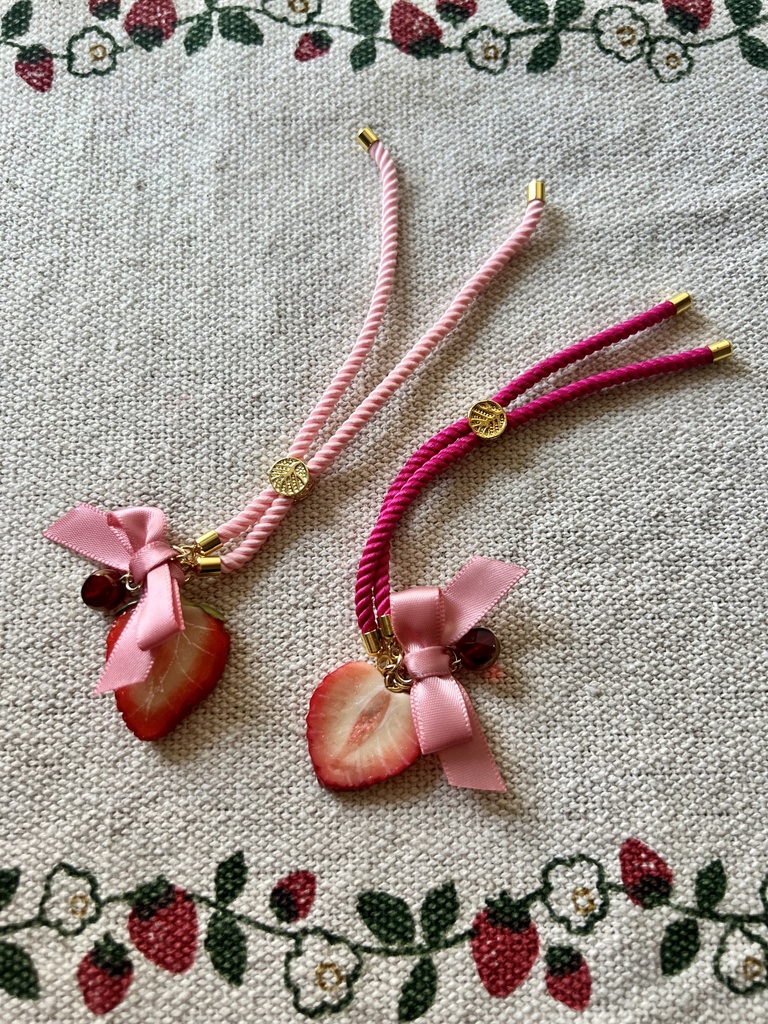 【在庫限り】まるごとor食べかけイチゴのコードショルダー