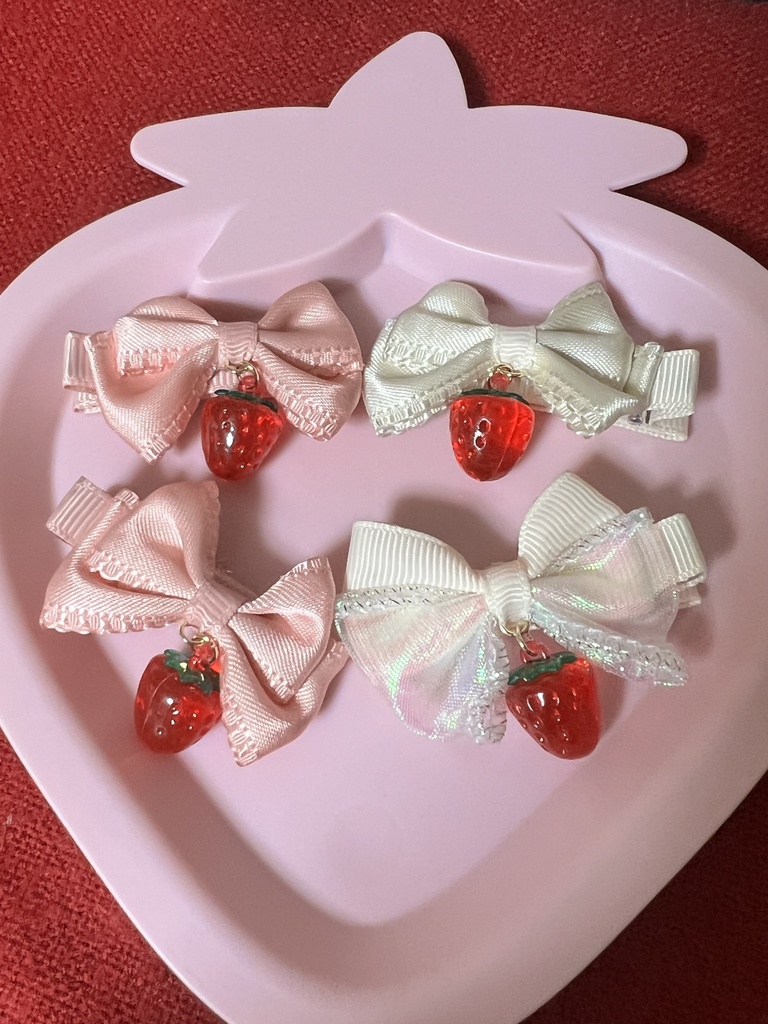 贅沢いちごのヘアクリップ (2種1セット)