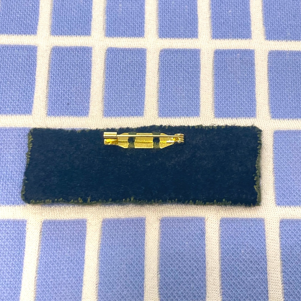 受注製作Grus刺繍ロゴブローチ