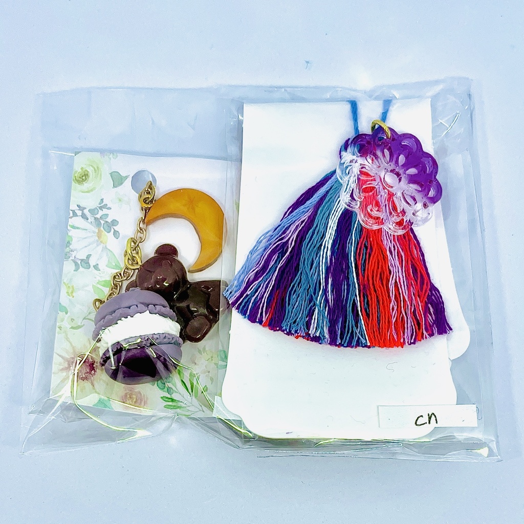 ら/u/n/e/i/モチーフ マカロンチャーム&タッセル